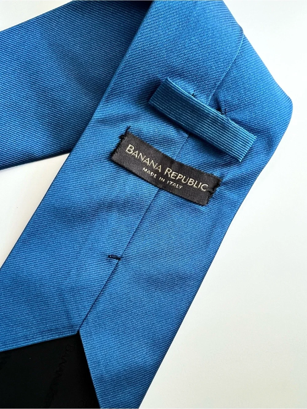 VTG Banana Republic 100% Silk Blue Solid Necktie Made in Italy Classic
